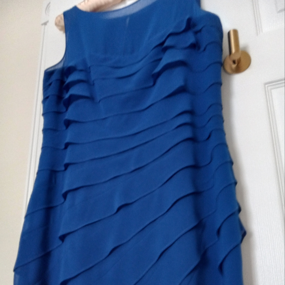Jones New York cocktail dress, Size 10 with ruffles. Perfect for wedding or prom